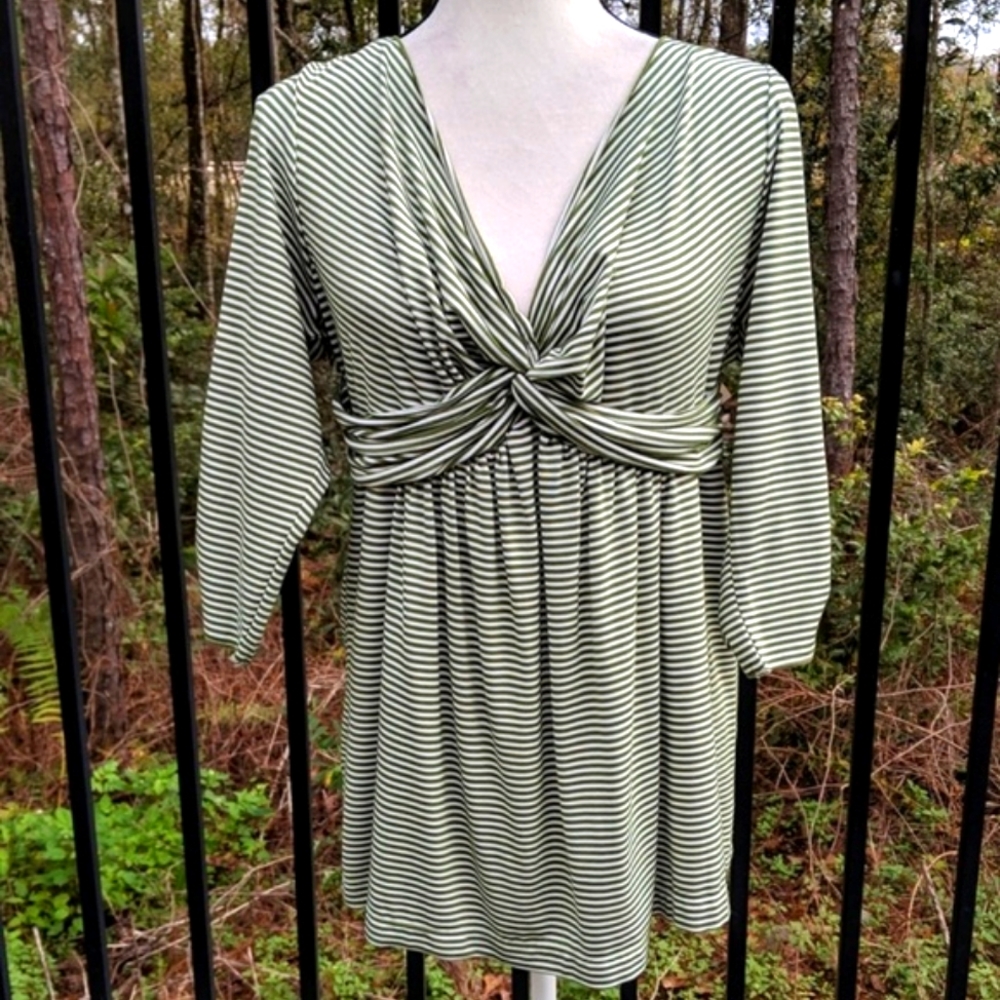 Maternity Green & white tunic. NWT! Sale!
